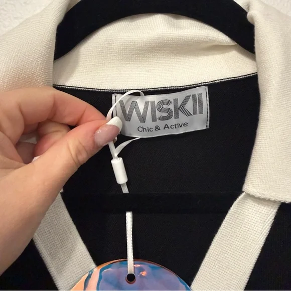 WISKII Sleek V-Neck Polo Playsuit in Black L - Picture 3 of 6